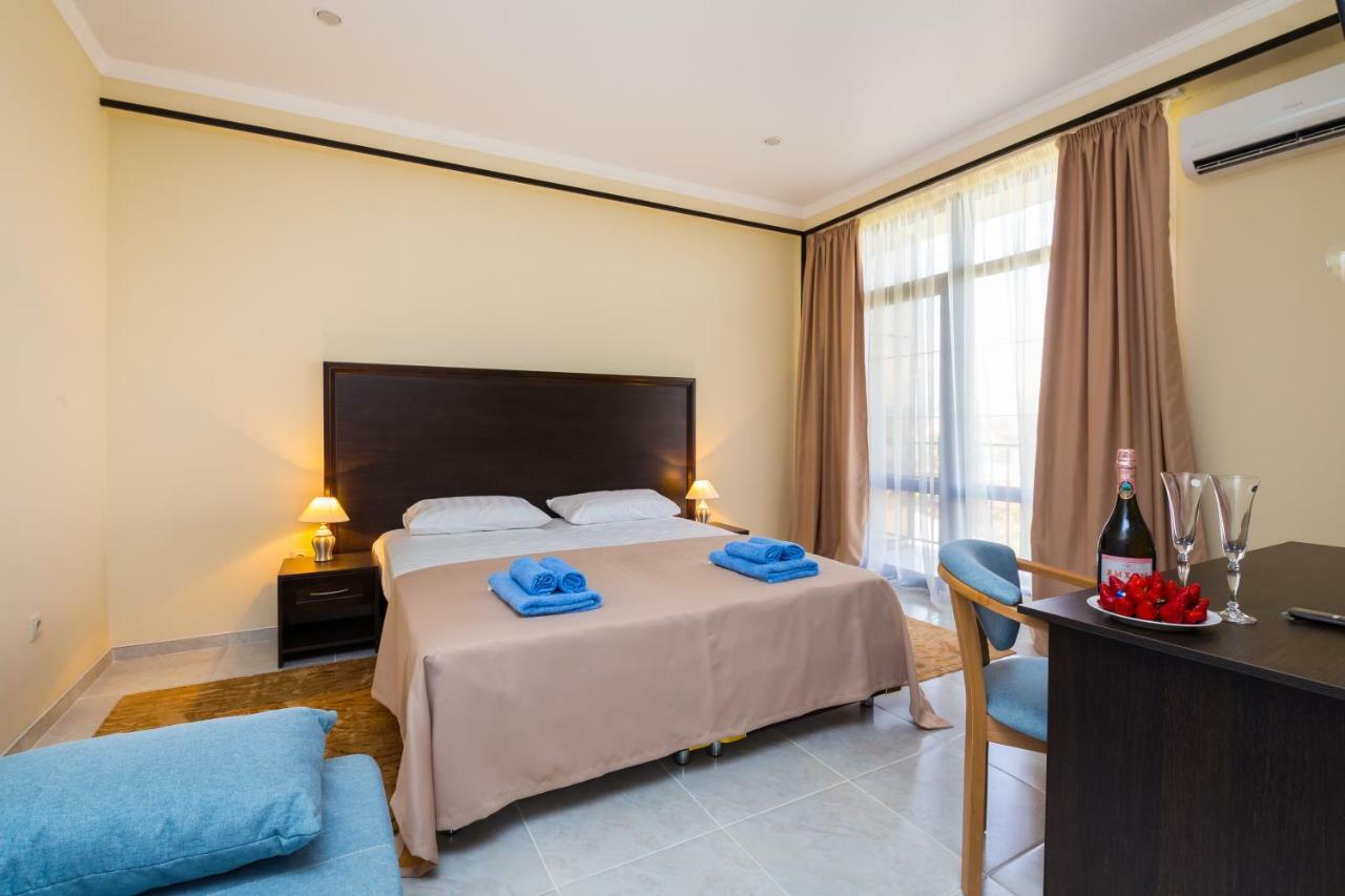 Bmg Hotel Sukhumi Eksteriør bilde