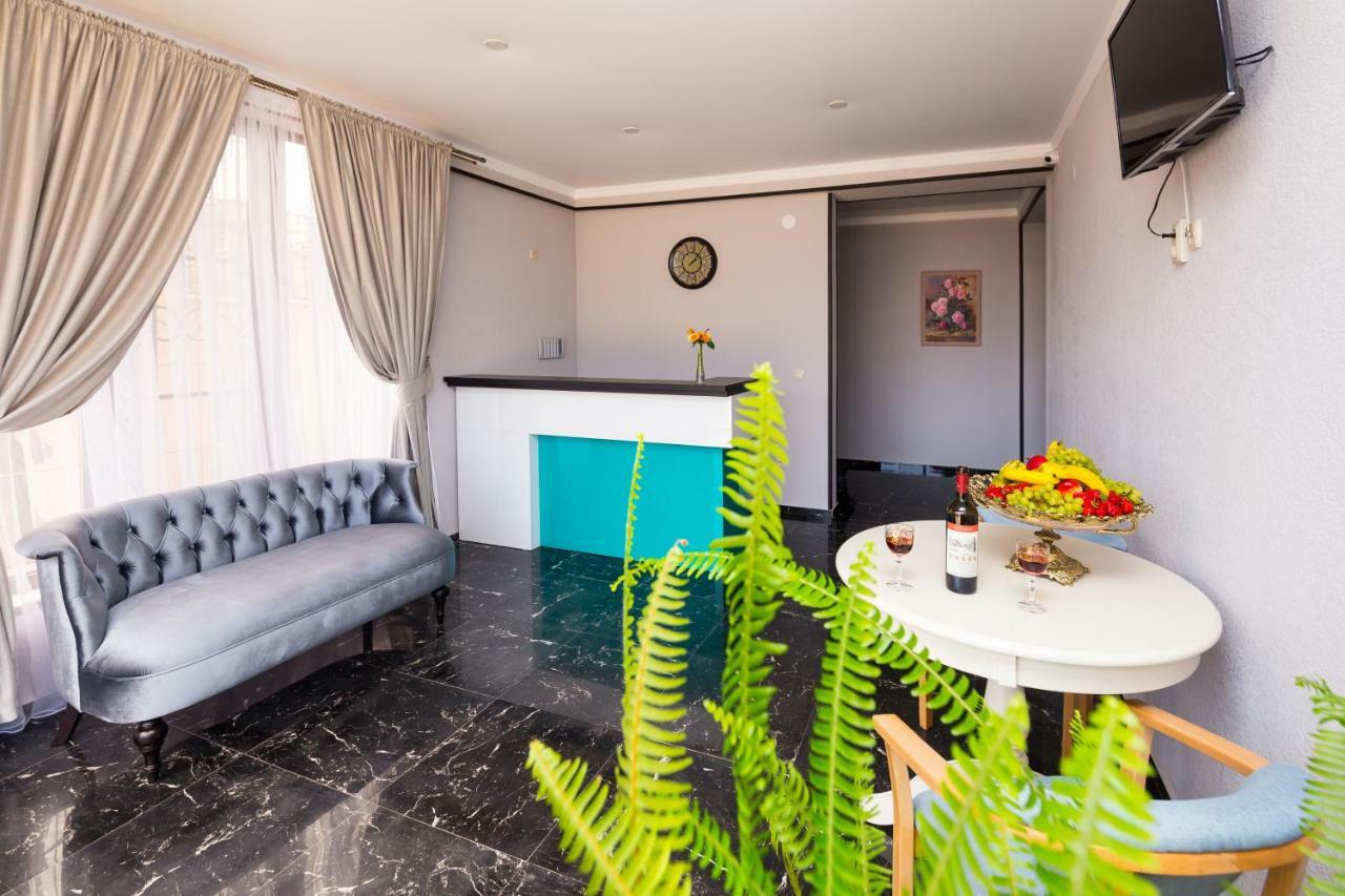 Bmg Hotel Sukhumi Eksteriør bilde