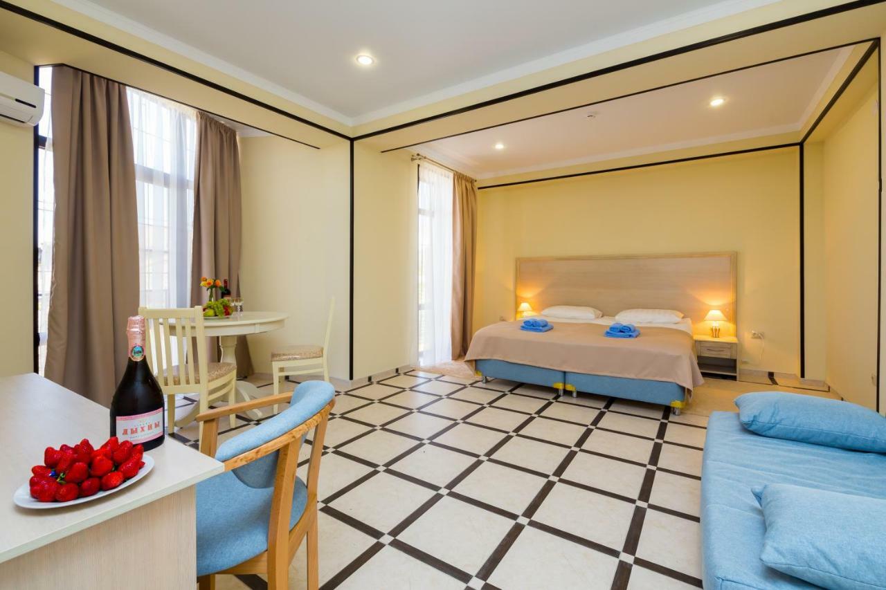 Bmg Hotel Sukhumi Eksteriør bilde