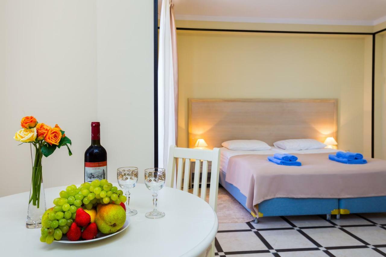 Bmg Hotel Sukhumi Eksteriør bilde