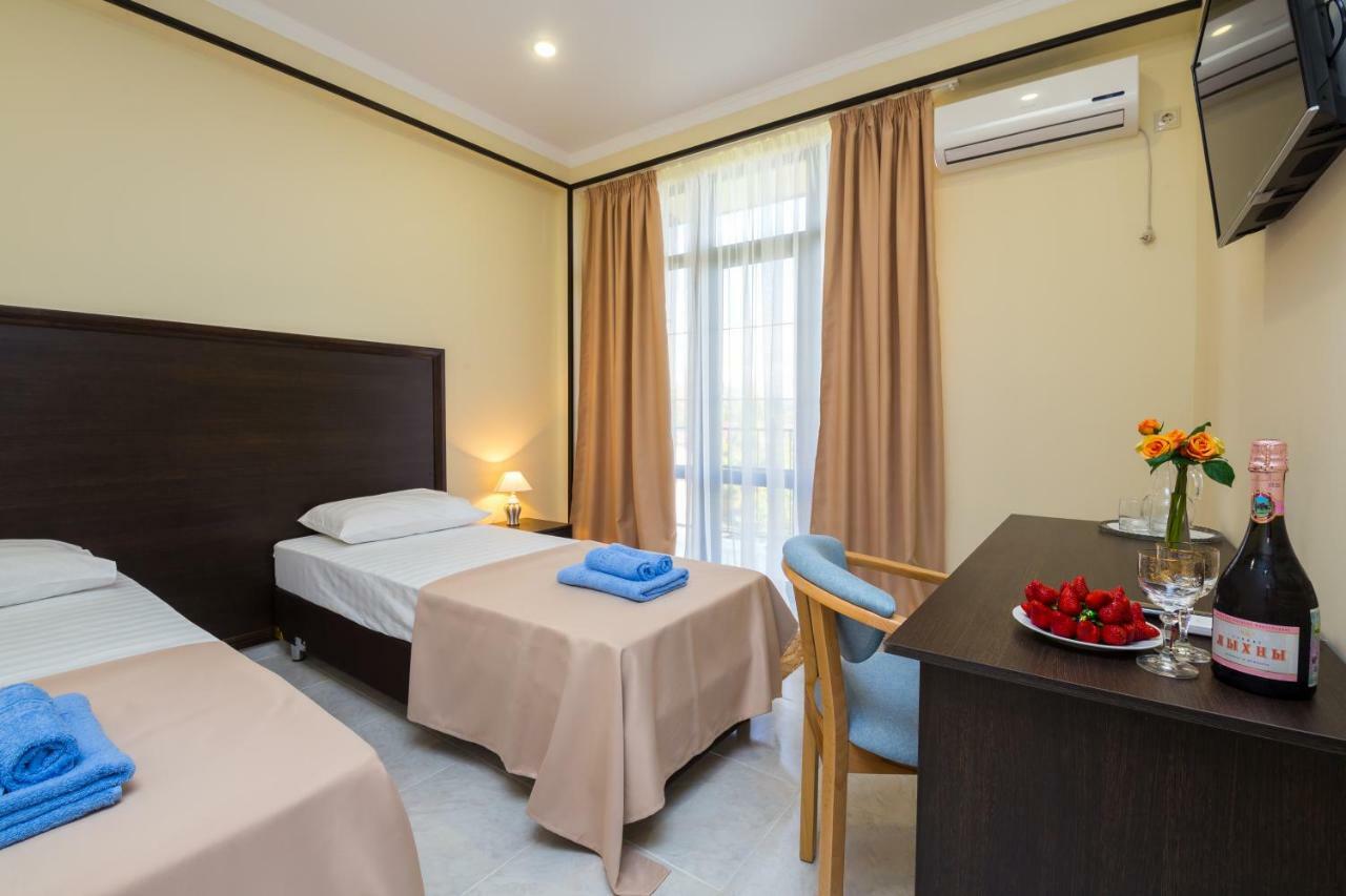 Bmg Hotel Sukhumi Eksteriør bilde