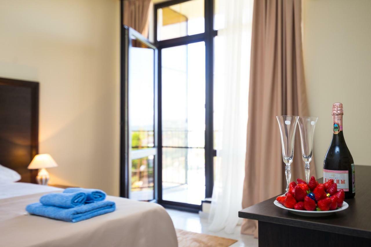 Bmg Hotel Sukhumi Eksteriør bilde